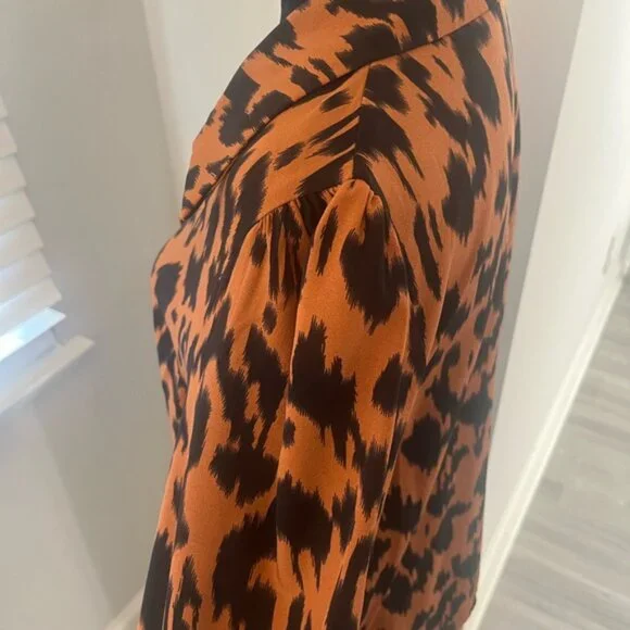 Cheetah print button down - Picture 5 of 5